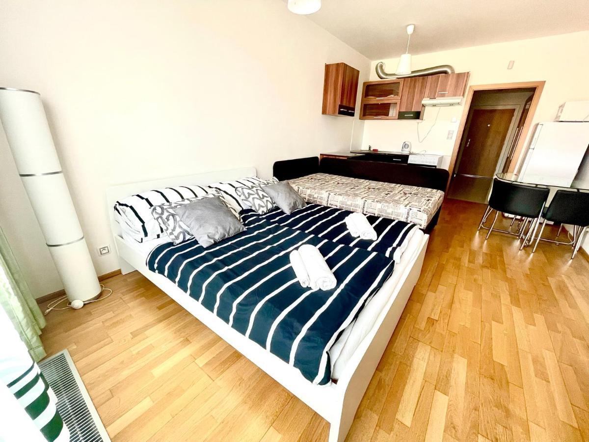 Centrum Park Apartment براغ المظهر الخارجي الصورة